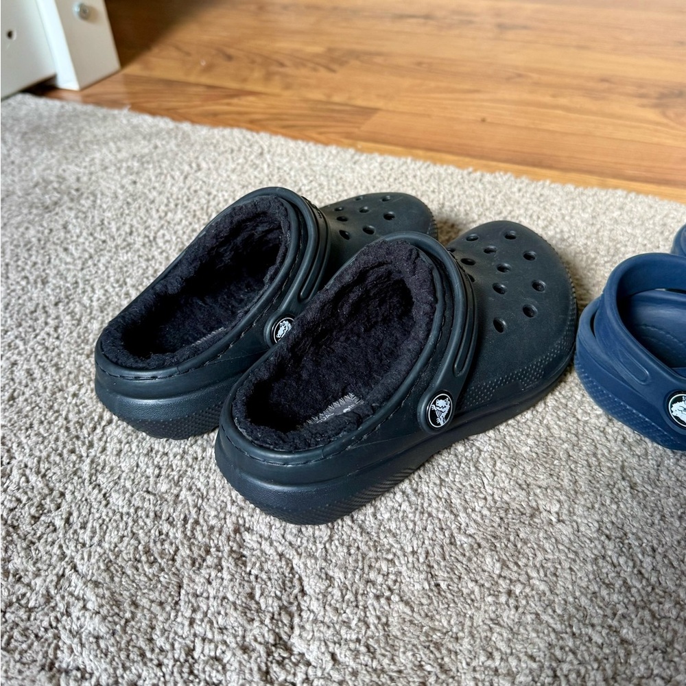 CROCS Kids Shoes in Navy and Black - Picture 6 of 9